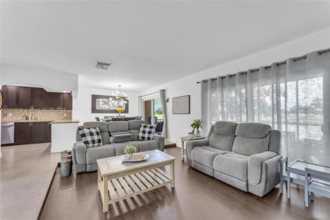 Townhouse in Miami, Florida 3 bedrooms, 147.9 sq.m. № 1787181 - photo 16
