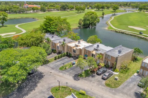 Townhouse in Miami, Florida 3 bedrooms, 147.9 sq.m. № 1787181 - photo 27