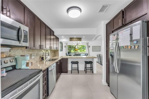 Townhouse in Miami, Florida 3 bedrooms, 147.9 sq.m. № 1787181 - photo 12