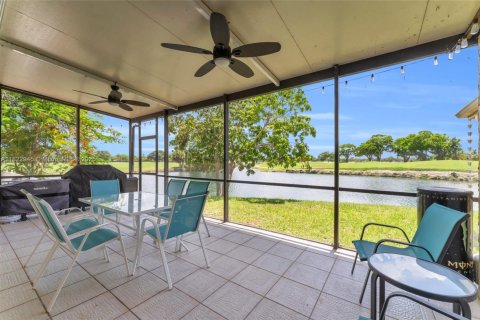 Townhouse in Miami, Florida 3 bedrooms, 147.9 sq.m. № 1787181 - photo 22