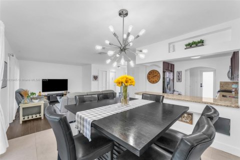 Townhouse in Miami, Florida 3 bedrooms, 147.9 sq.m. № 1787181 - photo 19