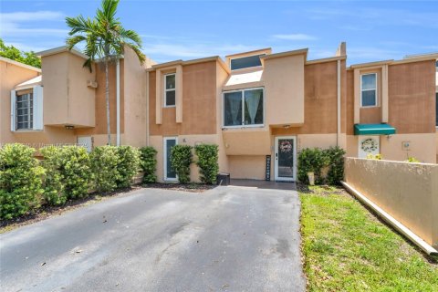 Townhouse in Miami, Florida 3 bedrooms, 147.9 sq.m. № 1787181 - photo 2