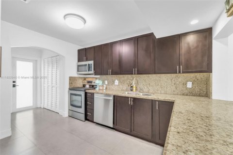 Townhouse in Miami, Florida 3 bedrooms, 147.9 sq.m. № 1787181 - photo 7