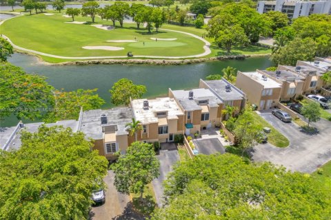 Townhouse in Miami, Florida 3 bedrooms, 147.9 sq.m. № 1787181 - photo 26