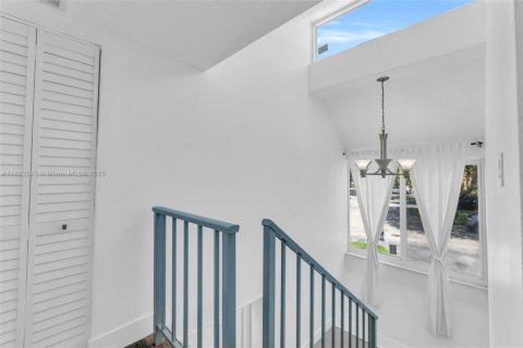 Townhouse in Miami, Florida 3 bedrooms, 147.9 sq.m. № 1787181 - photo 6