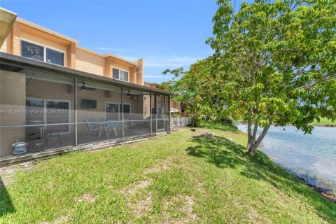 Townhouse in Miami, Florida 3 bedrooms, 147.9 sq.m. № 1787181 - photo 23