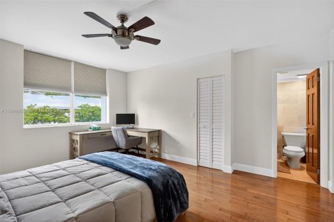 Copropriété à vendre à North Miami Beach, Floride: 2 chambres, 138.89 m2 № 2007660 - photo 5