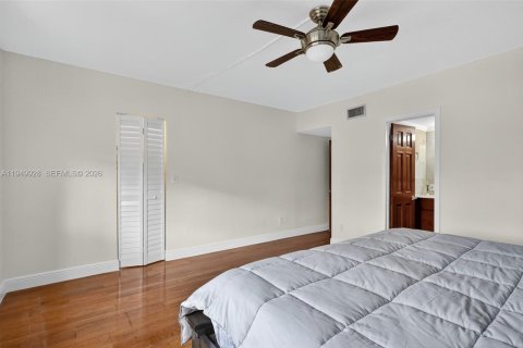 Copropriété à vendre à North Miami Beach, Floride: 2 chambres, 138.89 m2 № 2007660 - photo 10