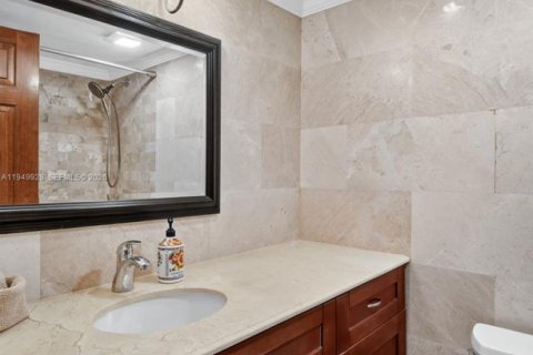 Copropriété à vendre à North Miami Beach, Floride: 2 chambres, 138.89 m2 № 2007660 - photo 7