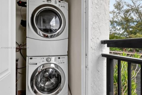 Copropriété à vendre à North Miami Beach, Floride: 2 chambres, 138.89 m2 № 2007660 - photo 14