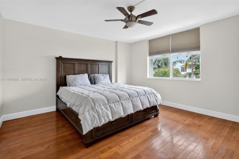 Copropriété à vendre à North Miami Beach, Floride: 2 chambres, 138.89 m2 № 2007660 - photo 9