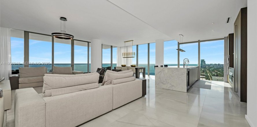 Condo à Hallandale Beach, Floride, 3 chambres  № 1994814