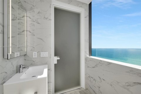 Copropriété à vendre à Hallandale Beach, Floride: 3 chambres, 236.81 m2 № 1994814 - photo 27