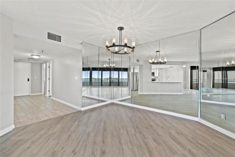 Condominio en alquiler en Gulfport, Florida, 2 dormitorios, 137.12 m2 № 1894550 - foto 22