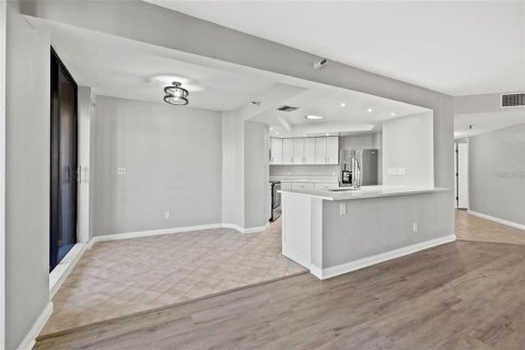 Condominio en alquiler en Gulfport, Florida, 2 dormitorios, 137.12 m2 № 1894550 - foto 24