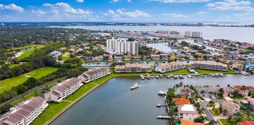 Condominio en Gulfport, Florida, 2 dormitorios № 1894550