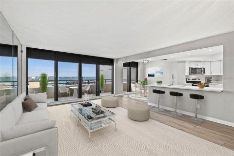 Condominio en alquiler en Gulfport, Florida, 2 dormitorios, 137.12 m2 № 1894550 - foto 4