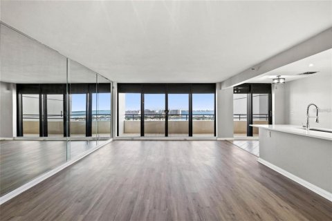 Condominio en alquiler en Gulfport, Florida, 2 dormitorios, 137.12 m2 № 1894550 - foto 17