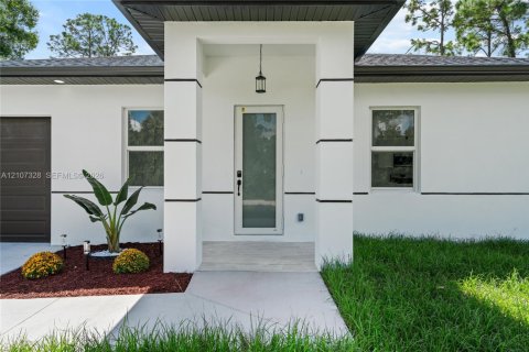 House in Lehigh Acres, Florida 3 bedrooms, 98.76 sq.m. № 2417887 - photo 12