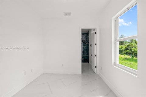House in Lehigh Acres, Florida 3 bedrooms, 98.76 sq.m. № 2417887 - photo 11