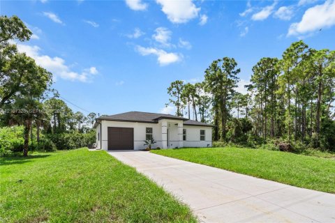 House in Lehigh Acres, Florida 3 bedrooms, 98.76 sq.m. № 2417887 - photo 15