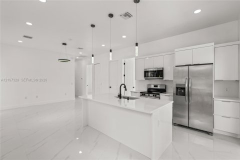 House in Lehigh Acres, Florida 3 bedrooms, 98.76 sq.m. № 2417887 - photo 8