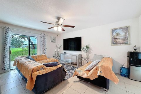 Casa en venta en Brooksville, Florida, 4 dormitorios, 169.55 m2 № 1917604 - foto 3