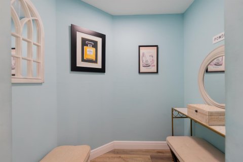 Condo in Lake Worth, Florida, 2 bedrooms № 2181922 - photo 19
