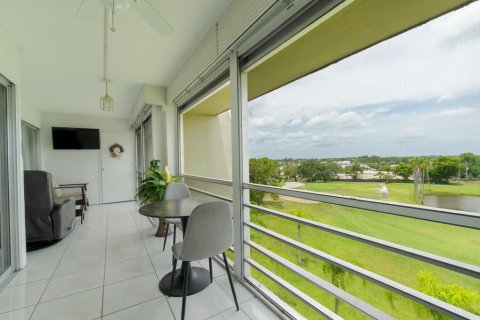 Condo in Lake Worth, Florida, 2 bedrooms № 2181922 - photo 22