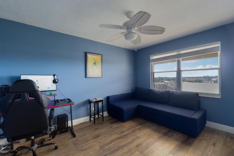 Condo in Lake Worth, Florida, 2 bedrooms № 2181922 - photo 5