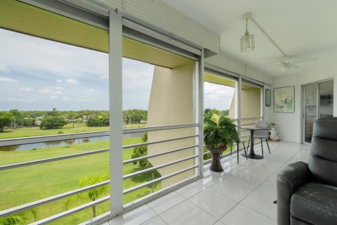 Condo in Lake Worth, Florida, 2 bedrooms № 2181922 - photo 23