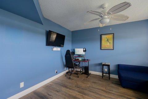 Condo in Lake Worth, Florida, 2 bedrooms № 2181922 - photo 4