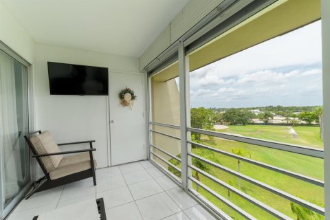 Condo in Lake Worth, Florida, 2 bedrooms № 2181922 - photo 25
