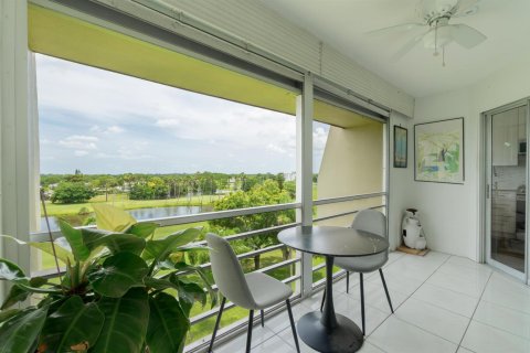 Condo in Lake Worth, Florida, 2 bedrooms № 2181922 - photo 24