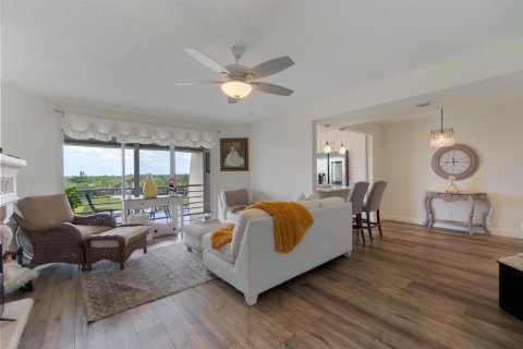 Condo in Lake Worth, Florida, 2 bedrooms № 2181922 - photo 10