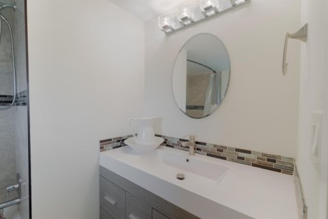 Condo in Lake Worth, Florida, 2 bedrooms № 2181922 - photo 7