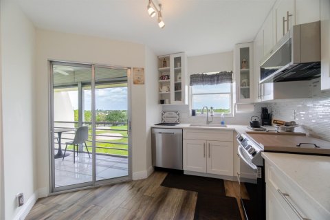Condo in Lake Worth, Florida, 2 bedrooms № 2181922 - photo 14