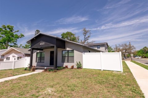 Villa ou maison à Saint Petersburg, Floride 4 chambres, 201.78 m2 № 2103972