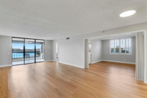 Condo in Jupiter, Florida, 2 bedrooms  № 2190029 - photo 12