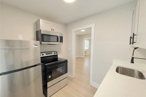 Снять в аренду квартиру в Холливуд, Флорида 1 спальня, 51.1м2, № 2089581 - фото 10