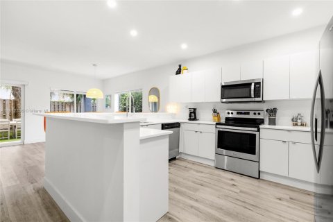 Townhouse in Pompano Beach, Florida 3 bedrooms, 183.02 sq.m. № 1920480 - photo 5