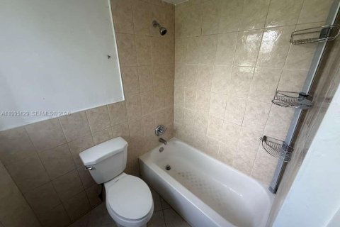 Condominio en alquiler en Miami, Florida, 1 dormitorio, 61.32 m2 № 2062633 - foto 7