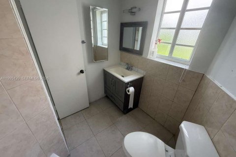 Condominio en alquiler en Miami, Florida, 1 dormitorio, 61.32 m2 № 2062633 - foto 9