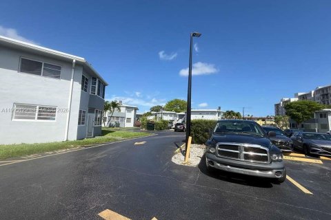 Condominio en alquiler en Miami, Florida, 1 dormitorio, 61.32 m2 № 2062633 - foto 14