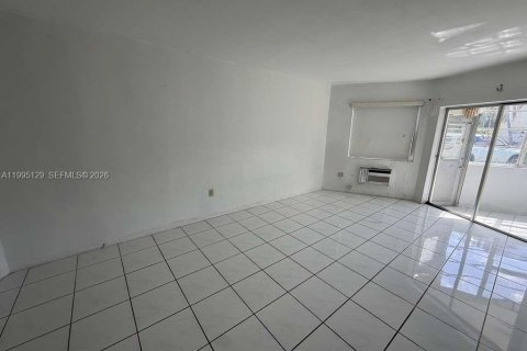 Condominio en alquiler en Miami, Florida, 1 dormitorio, 61.32 m2 № 2062633 - foto 4