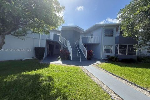 Condominio en alquiler en Miami, Florida, 1 dormitorio, 61.32 m2 № 2062633 - foto 13