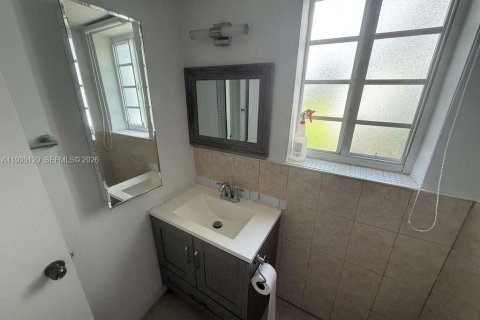 Condominio en alquiler en Miami, Florida, 1 dormitorio, 61.32 m2 № 2062633 - foto 6