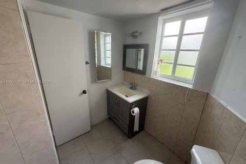 Condominio en alquiler en Miami, Florida, 1 dormitorio, 61.32 m2 № 2062633 - foto 8
