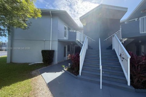 Condominio en alquiler en Miami, Florida, 1 dormitorio, 61.32 m2 № 2062633 - foto 11