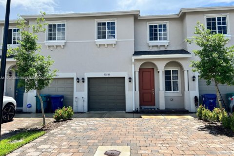 Townhouse in Miami Gardens, Florida 4 bedrooms, 148.83 sq.m. № 1988376 - photo 1